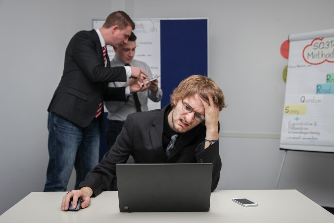 manager giving feedback